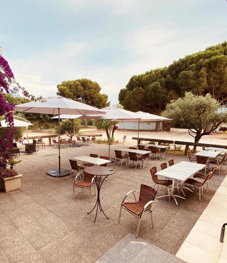 Hotel Restaurant La Plage Port-Saint-Louis-du-Rhone Exterior photo
