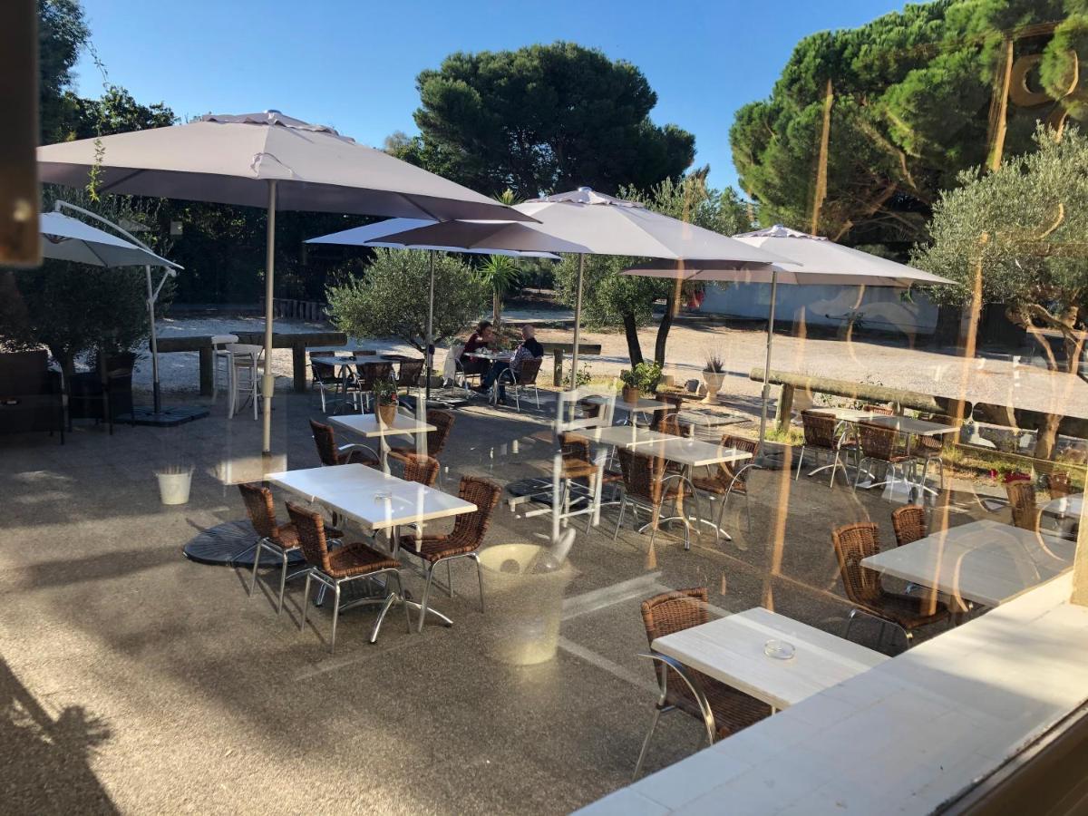Hotel Restaurant La Plage Port-Saint-Louis-du-Rhone Exterior photo